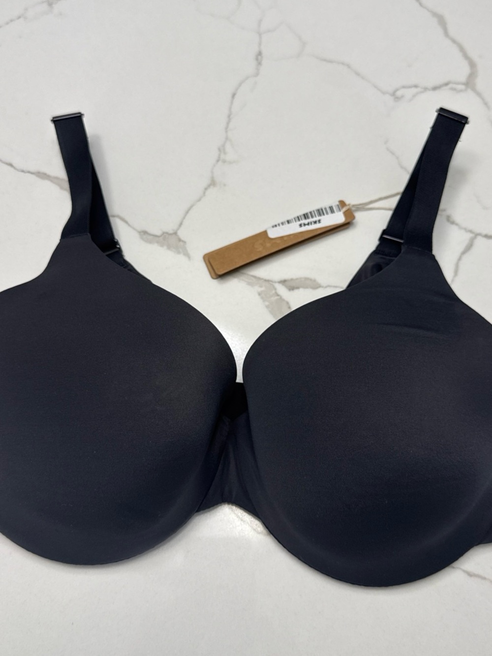 SKIMS Smoothing Intimates Full Coverage Lightly Lined Bra Color Onyx 

38D NWT
